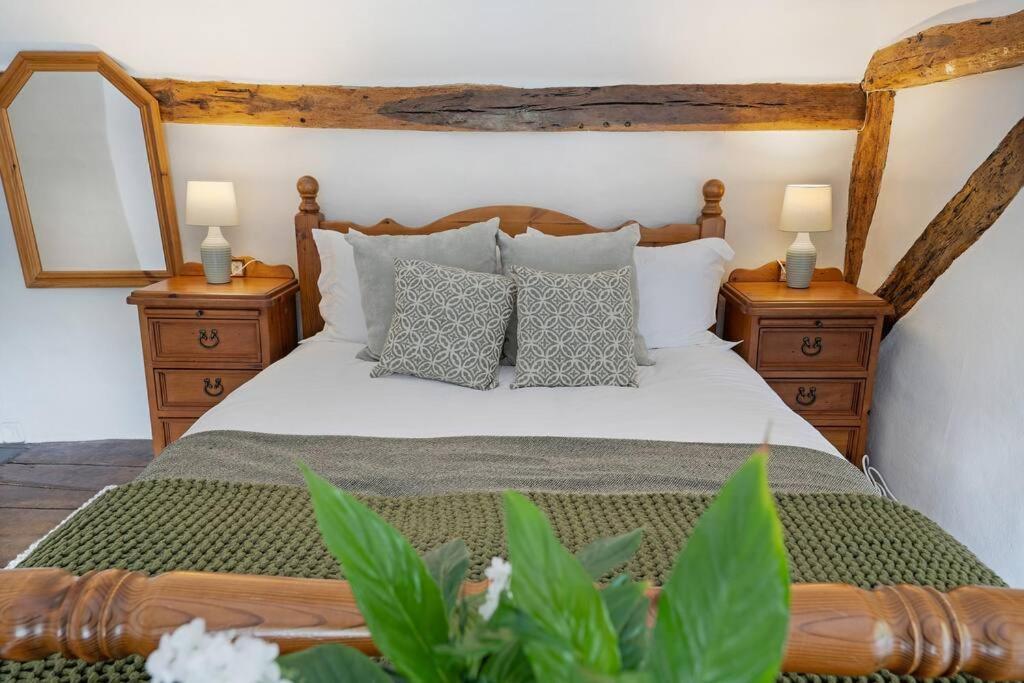Local Walks Pub Gardens Pet Friendly Landscaped Gardens And Free Private Parking Villa Doddington  Exterior foto