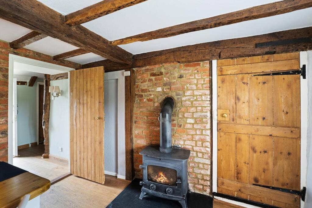 Local Walks Pub Gardens Pet Friendly Landscaped Gardens And Free Private Parking Villa Doddington  Exterior foto
