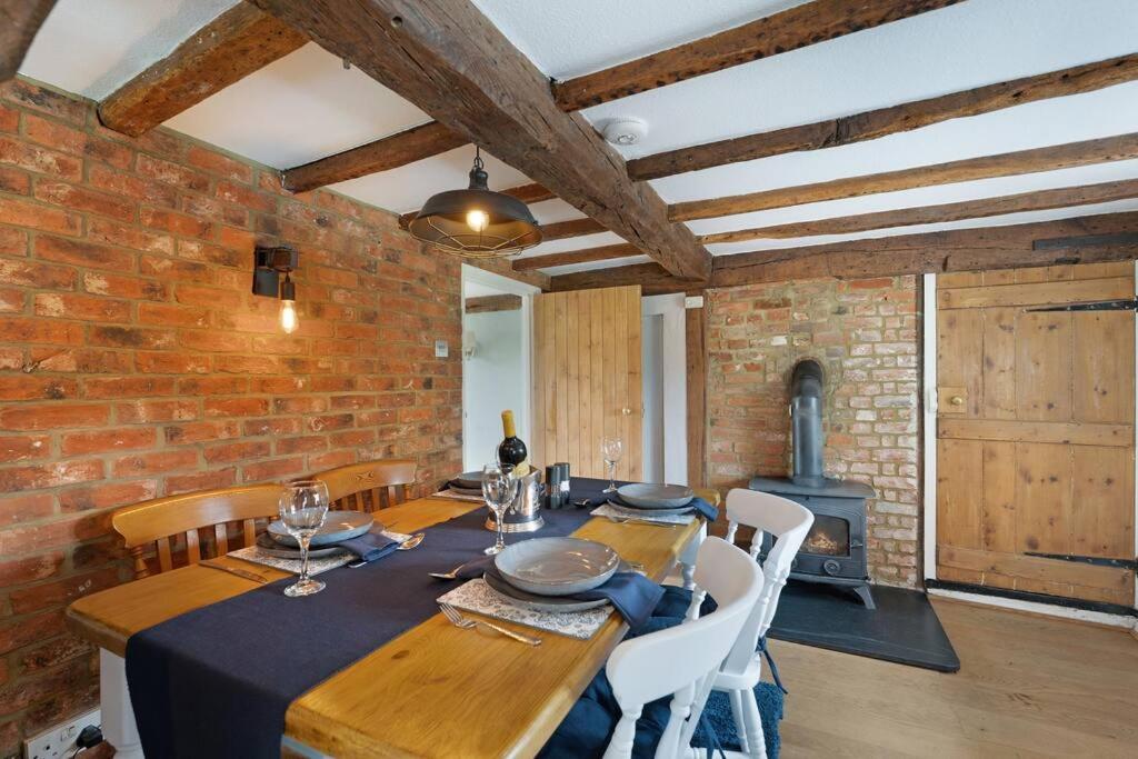Local Walks Pub Gardens Pet Friendly Landscaped Gardens And Free Private Parking Villa Doddington  Exterior foto