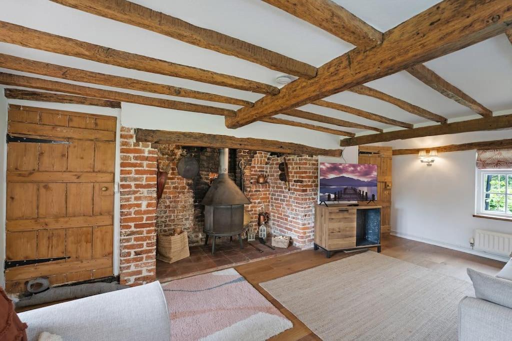 Local Walks Pub Gardens Pet Friendly Landscaped Gardens And Free Private Parking Villa Doddington  Exterior foto