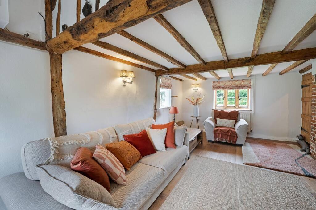 Local Walks Pub Gardens Pet Friendly Landscaped Gardens And Free Private Parking Villa Doddington  Exterior foto