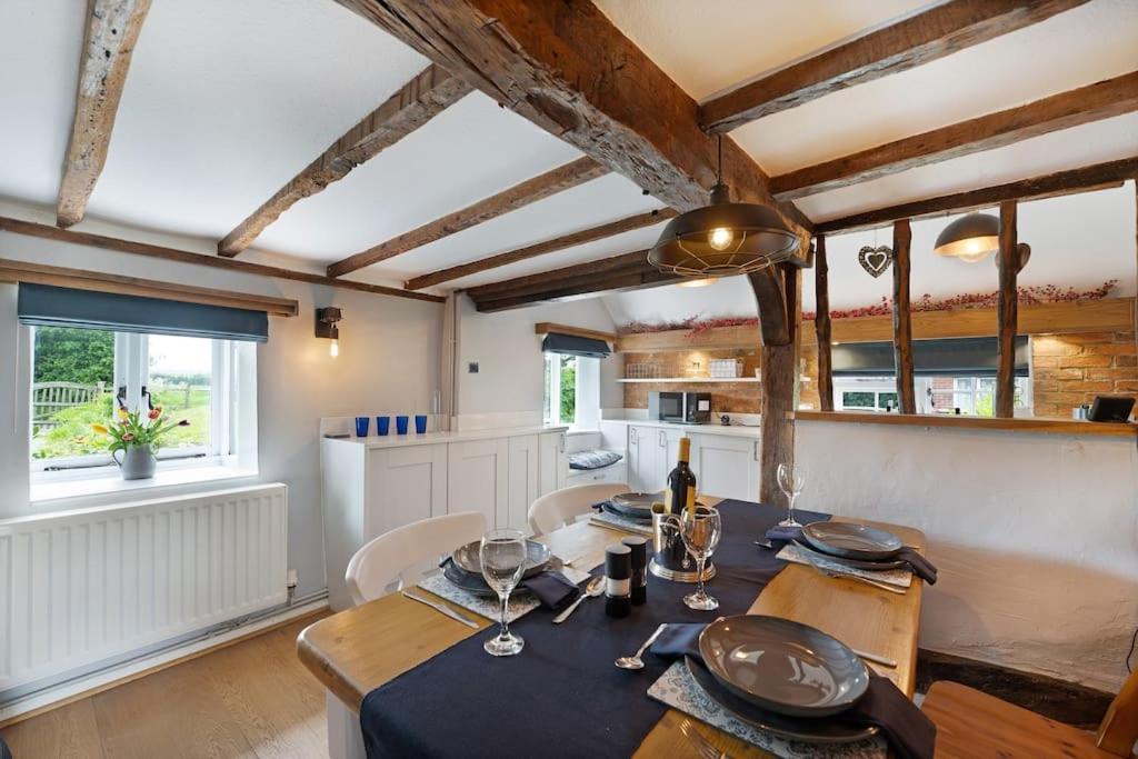 Local Walks Pub Gardens Pet Friendly Landscaped Gardens And Free Private Parking Villa Doddington  Exterior foto