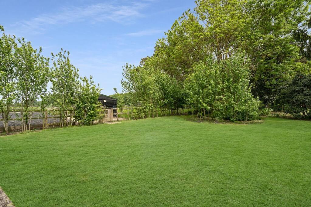 Local Walks Pub Gardens Pet Friendly Landscaped Gardens And Free Private Parking Villa Doddington  Exterior foto