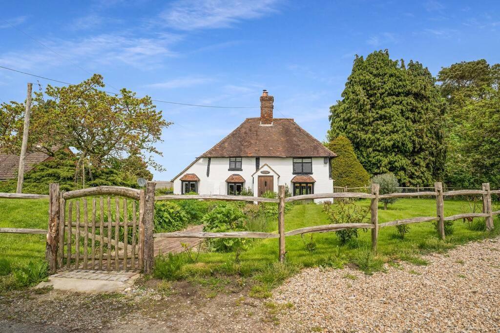 Local Walks Pub Gardens Pet Friendly Landscaped Gardens And Free Private Parking Villa Doddington  Exterior foto