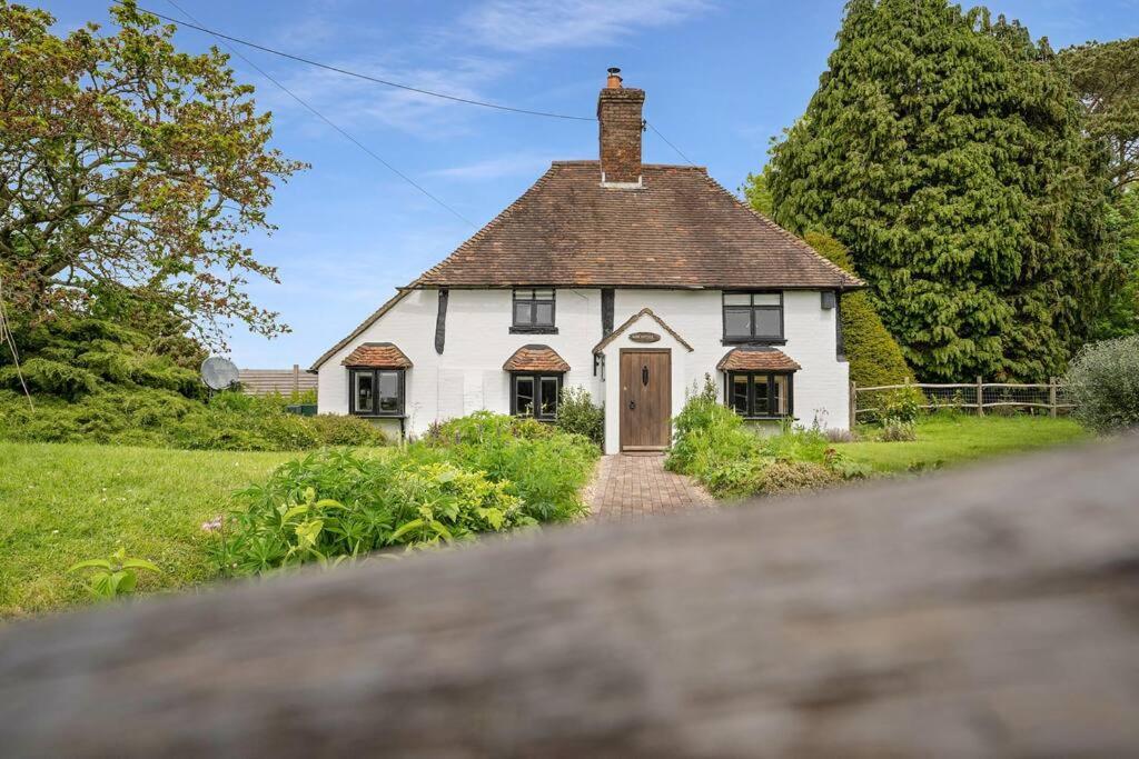 Local Walks Pub Gardens Pet Friendly Landscaped Gardens And Free Private Parking Villa Doddington  Exterior foto